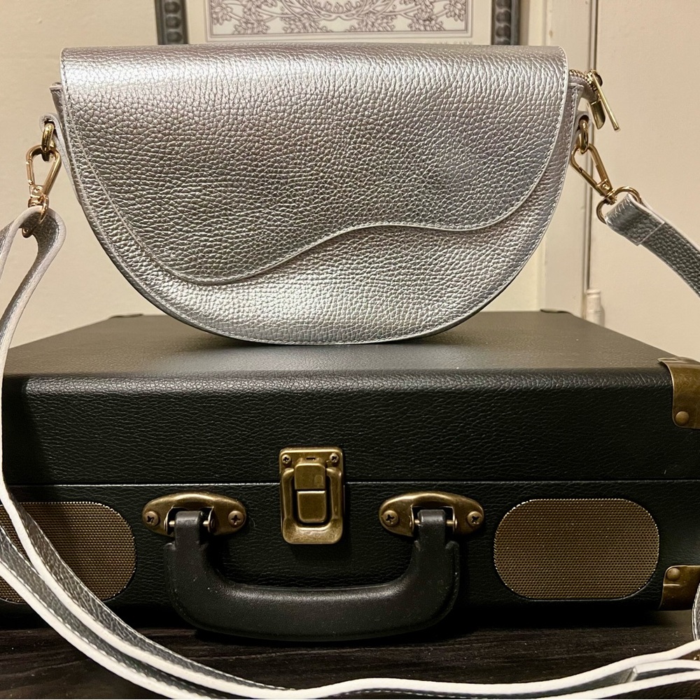 Borse in Pelle Genuine Leather Crossbody – Silver – EUC – Italian Designer